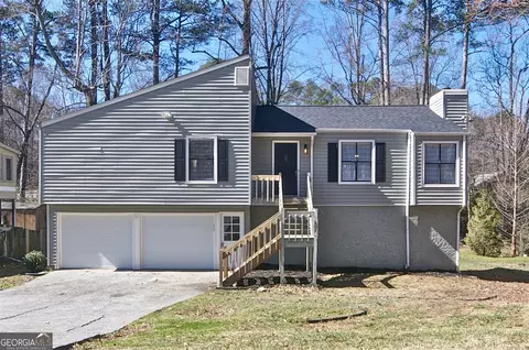 6010 Woodland Dr, Kennesaw, GA 30152
