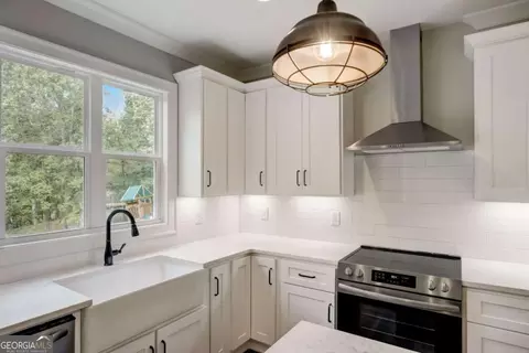 Kitchen - 105 Bob White Dr, Calhoun, GA 30701 photo 7 of 7