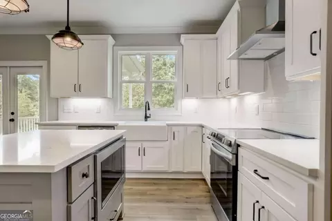 Kitchen - 105 Bob White Dr, Calhoun, GA 30701 photo 5 of 7