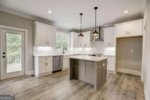 Kitchen - 105 Bob White Dr, Calhoun, GA 30701 photo 4 of 7