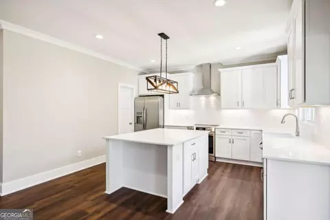 Kitchen - 105 Bob White Dr, Calhoun, GA 30701 photo 2 of 7