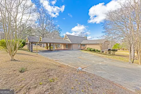 240 Sandy Lake Cir, Fayetteville, GA 30214