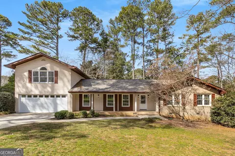 2542 Maclaren Cir, Dunwoody, GA 30360