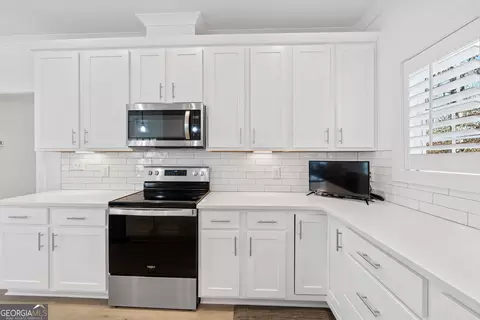 Kitchen - 746 Markhams Dr, Madison, GA 30650 photo 2 of 5