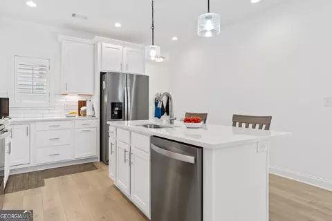 Kitchen - 746 Markhams Dr, Madison, GA 30650 photo 4 of 5