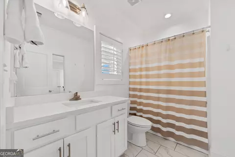 Bath - 746 Markhams Dr, Madison, GA 30650 photo 1 of 3