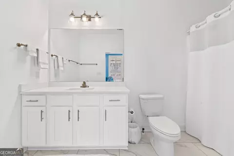 Bath - 746 Markhams Dr, Madison, GA 30650 photo 2 of 3