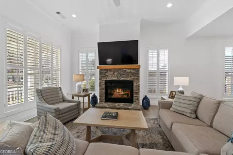 Living - 746 Markhams Dr, Madison, GA 30650 photo 3 of 3