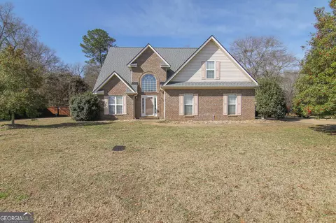 215 White Columns Dr, Kathleen, GA 31047
