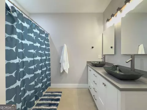 Bath - 512 Wheeler Rd, Commerce, GA 30530 photo 6 of 7