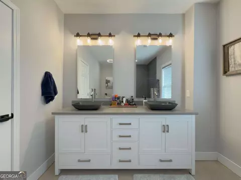 Bath - 512 Wheeler Rd, Commerce, GA 30530 photo 1 of 7