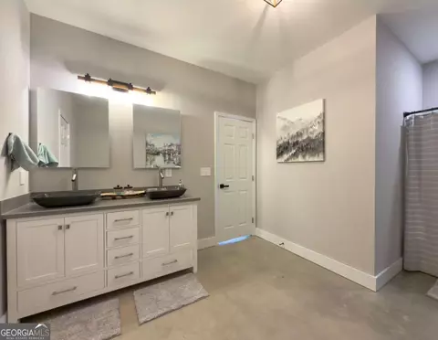 Bath - 512 Wheeler Rd, Commerce, GA 30530 photo 5 of 7
