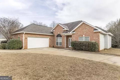 110 Mallards Landing Dr, Kathleen, GA 31047