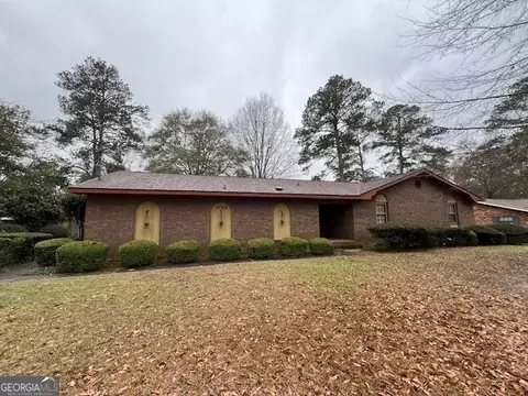 1726 Greenwood Cir, Perry, GA 31069