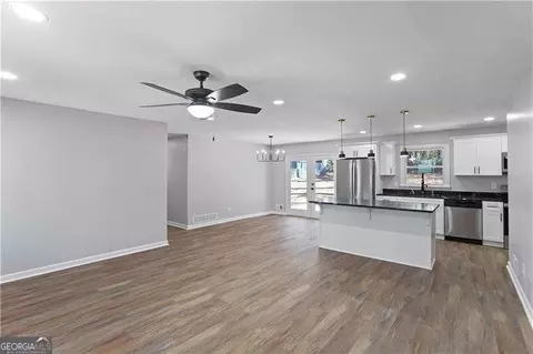 6058 Ledgewood Dr, Forest Park, GA 30297