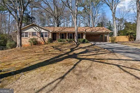 160 Alpine Dr, Roswell, GA 30075