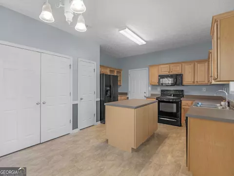 Kitchen - 321 Hickory Rd, Jackson, GA 30233 photo 2 of 9