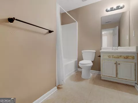 Bath - 321 Hickory Rd, Jackson, GA 30233 photo 5 of 6