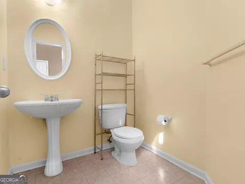 Bath - 321 Hickory Rd, Jackson, GA 30233 photo 4 of 6