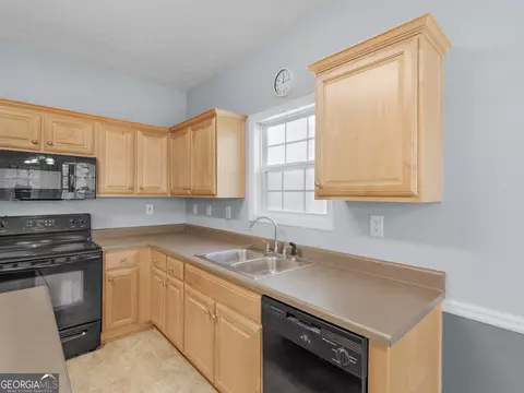 Kitchen - 321 Hickory Rd, Jackson, GA 30233 photo 8 of 9