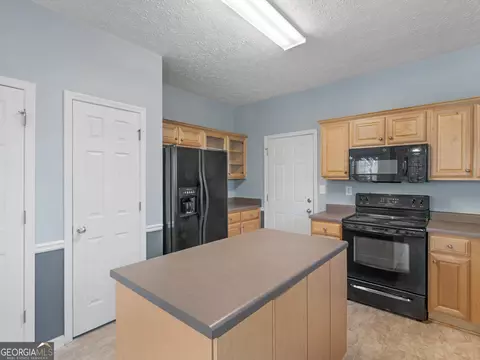 Kitchen - 321 Hickory Rd, Jackson, GA 30233 photo 3 of 9