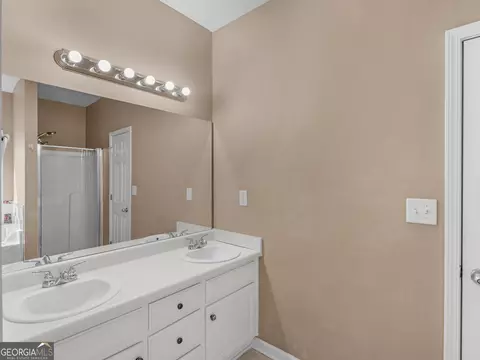 Bath - 321 Hickory Rd, Jackson, GA 30233 photo 3 of 6