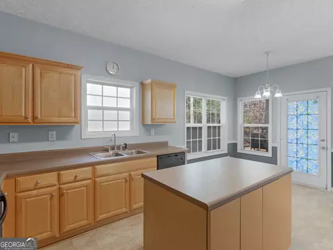 Kitchen - 321 Hickory Rd, Jackson, GA 30233 photo 6 of 9