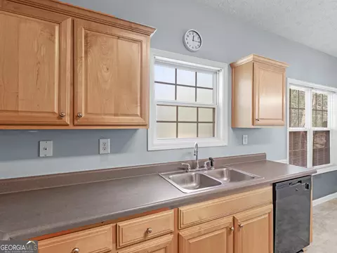 Kitchen - 321 Hickory Rd, Jackson, GA 30233 photo 5 of 9