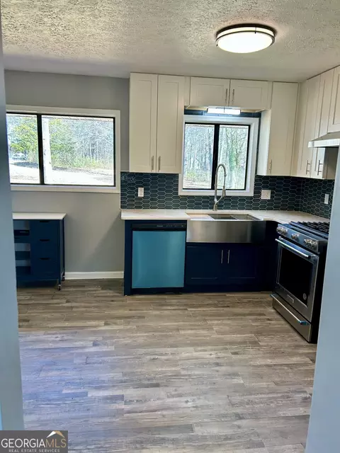 Kitchen - 23 Hampton Locust Grove Rd, Hampton, GA 30228 photo 2 of 5
