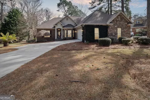 204 Golf Club Dr, Metter, GA 30439