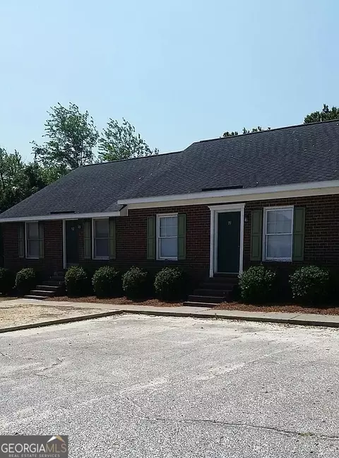 230 Lanier Dr #215, Statesboro, GA 30460
