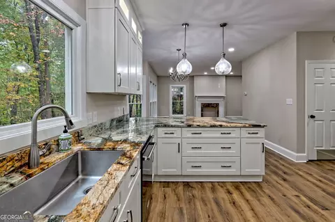 Kitchen - 129 Bend N Hickory Rd, Toccoa, GA 30577 photo 5 of 6