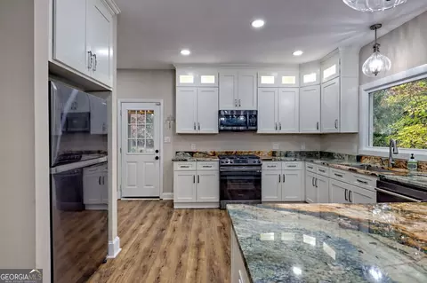Kitchen - 129 Bend N Hickory Rd, Toccoa, GA 30577 photo 2 of 6