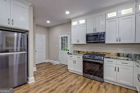 Kitchen - 129 Bend N Hickory Rd, Toccoa, GA 30577 photo 6 of 6