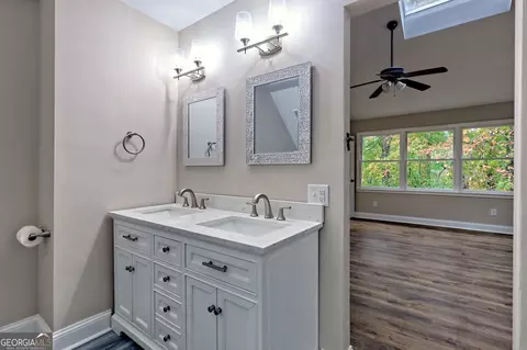 Bath - 129 Bend N Hickory Rd, Toccoa, GA 30577 photo 5 of 8