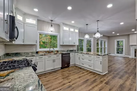 Kitchen - 129 Bend N Hickory Rd, Toccoa, GA 30577 photo 3 of 6