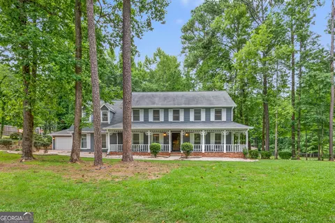 105 Oak Leaf Ct, Fayetteville, GA 30214