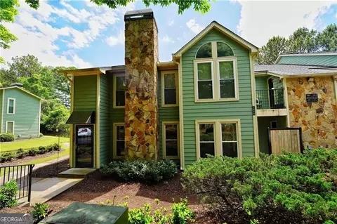 1013 Canyon Point Cir, Roswell, GA 30076