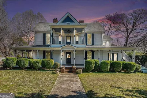 97 Benson St, Hartwell, GA 30643