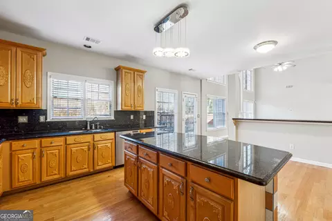 Kitchen - 225 Gladeside Path, Suwanee, GA 30024 photo 3 of 4