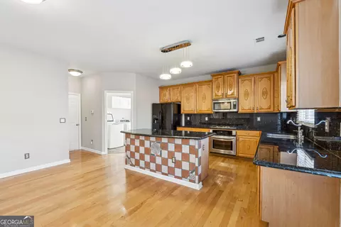 Kitchen - 225 Gladeside Path, Suwanee, GA 30024 photo 2 of 4
