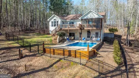 1521 White Oak Dr, White Plains, GA 30678