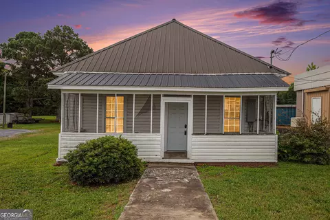 324 W Line St, Calhoun, GA 30701