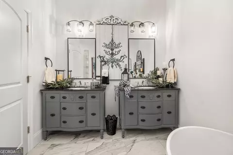 Bath - 1194 Aderhold Rogers Rd, Commerce, GA 30530 photo 5 of 6