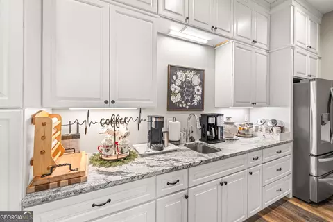 Kitchen - 1194 Aderhold Rogers Rd, Commerce, GA 30530 photo 4 of 4