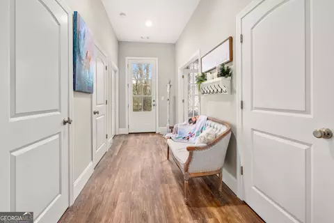 Entry Way - 1194 Aderhold Rogers Rd, Commerce, GA 30530 photo 5 of 7