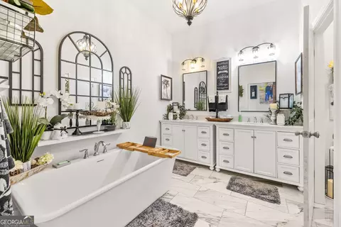 Bath - 1194 Aderhold Rogers Rd, Commerce, GA 30530 photo 2 of 6