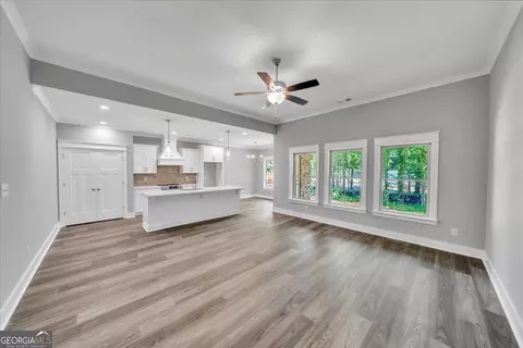 Living - 215 Willowbrook Ln, Kathleen, GA 31047 photo 2 of 4