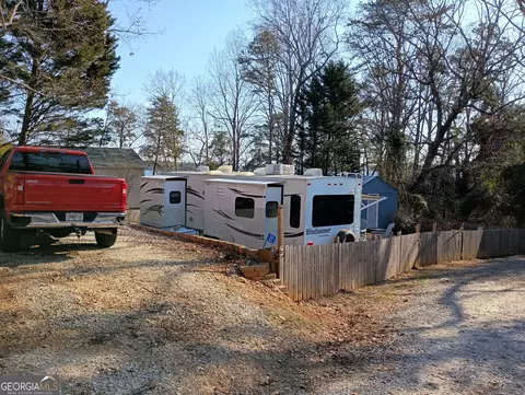 212 Admiral Dr, Hartwell, GA 30643