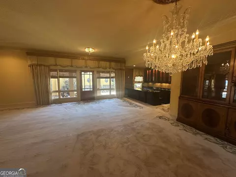 Living - 306 St Andrews Ct, Lagrange, GA 30240 photo 6 of 10